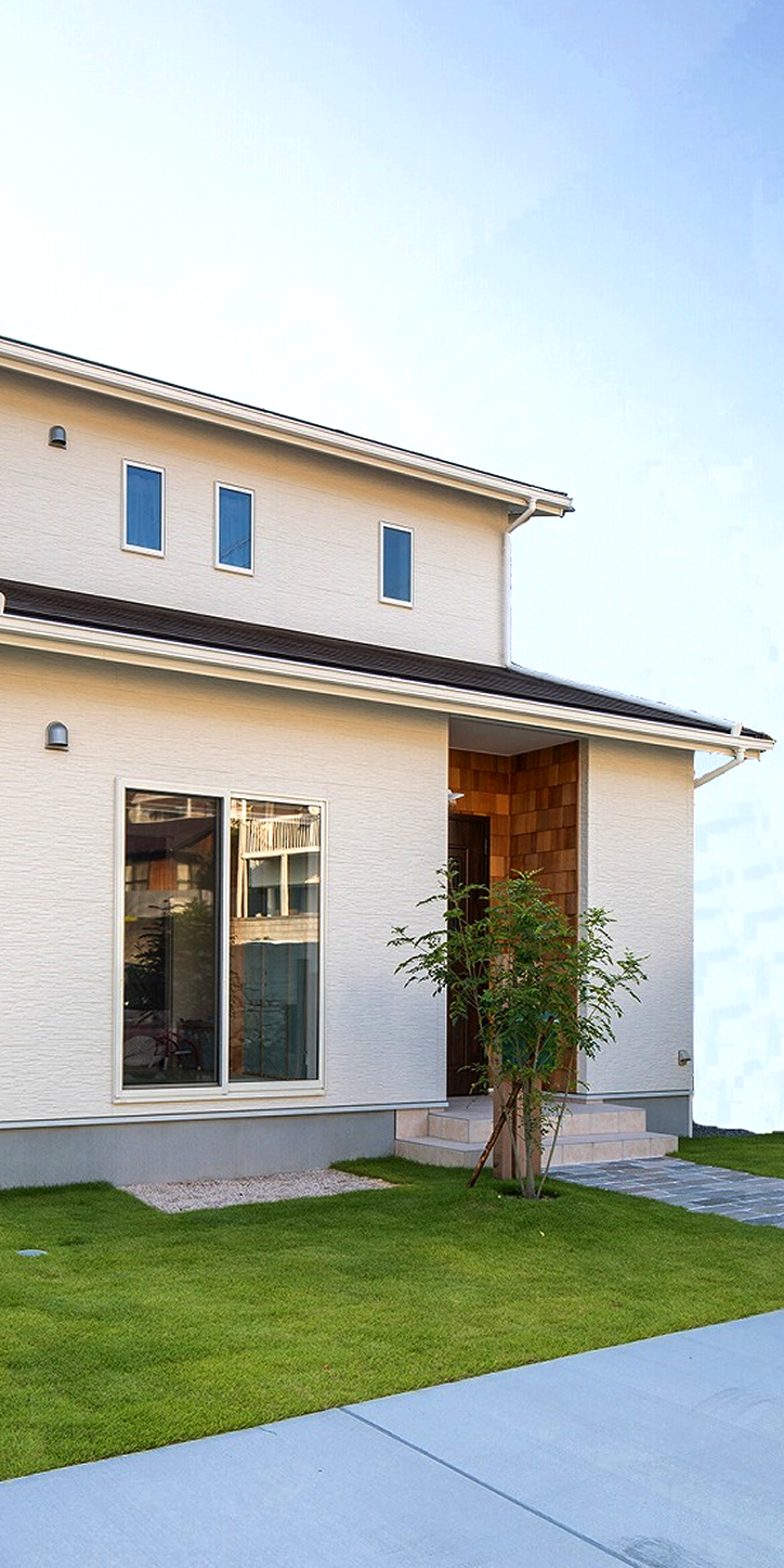 緑の映える新築外観