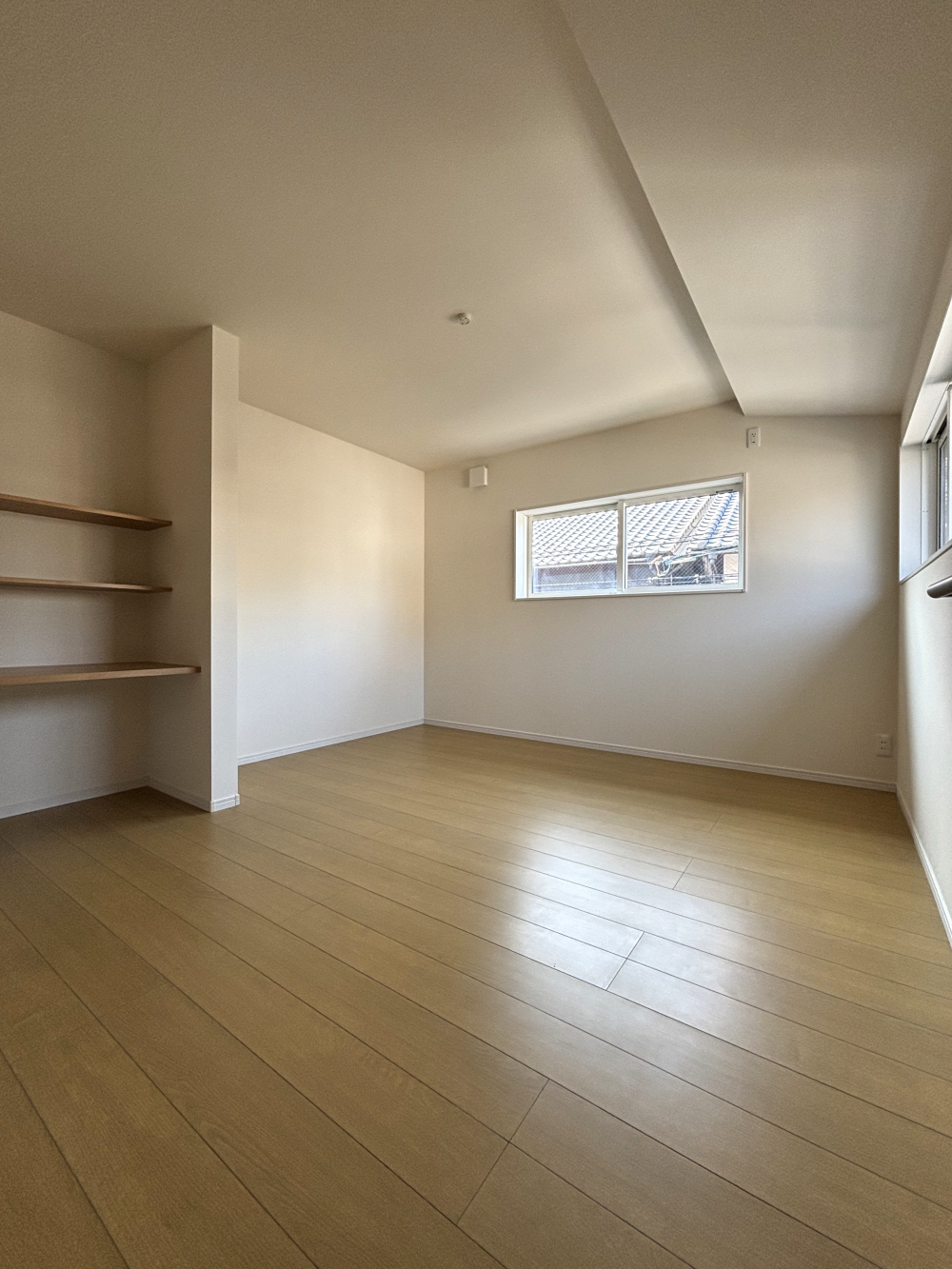 天井が特殊な洋室