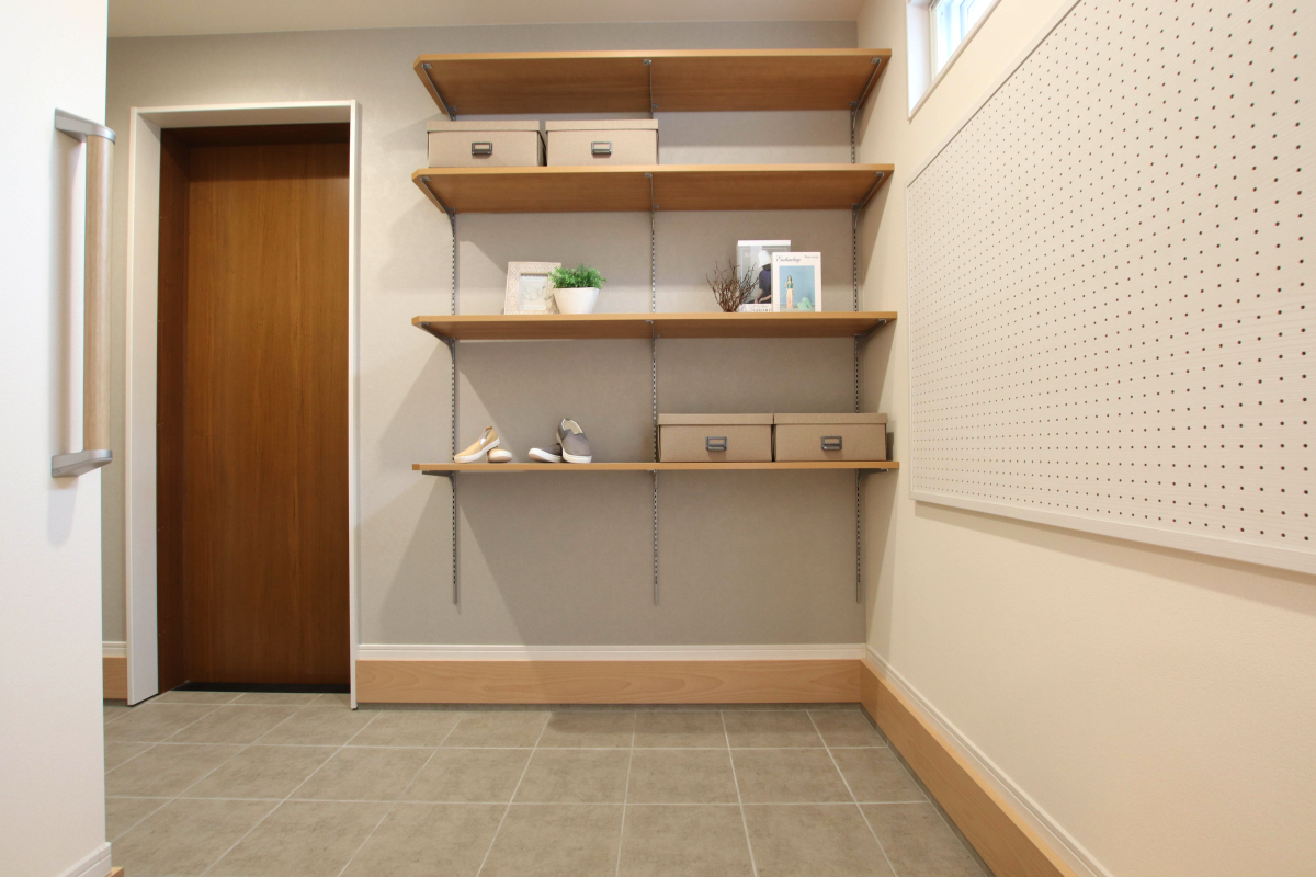 見せる収納もある玄関スペース